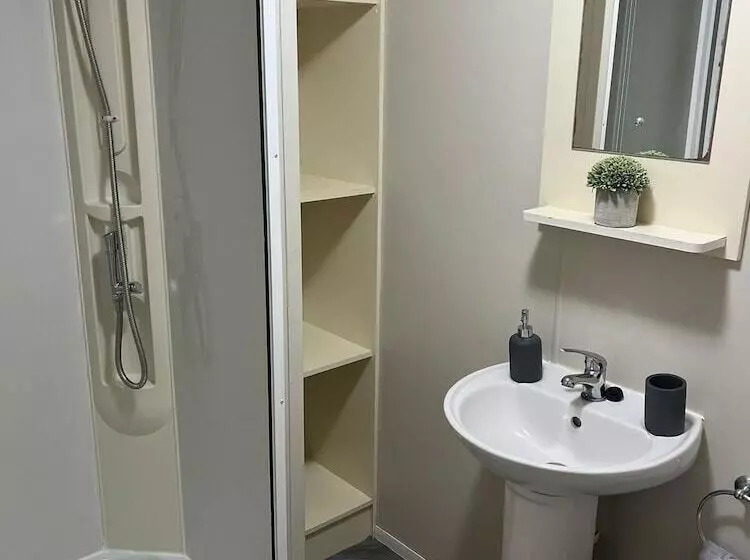 Lovely Caravan Located In An Amazing Holiday Park