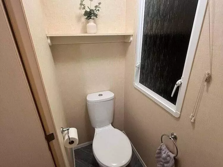 Lovely Caravan Located In An Amazing Holiday Park