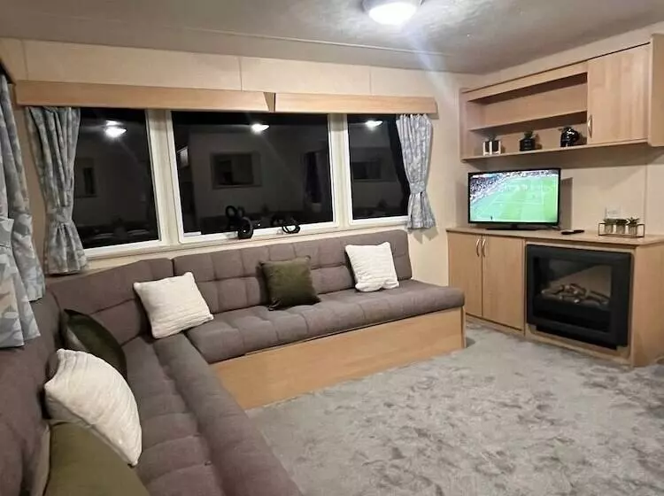 Lovely Caravan Located In An Amazing Holiday Park