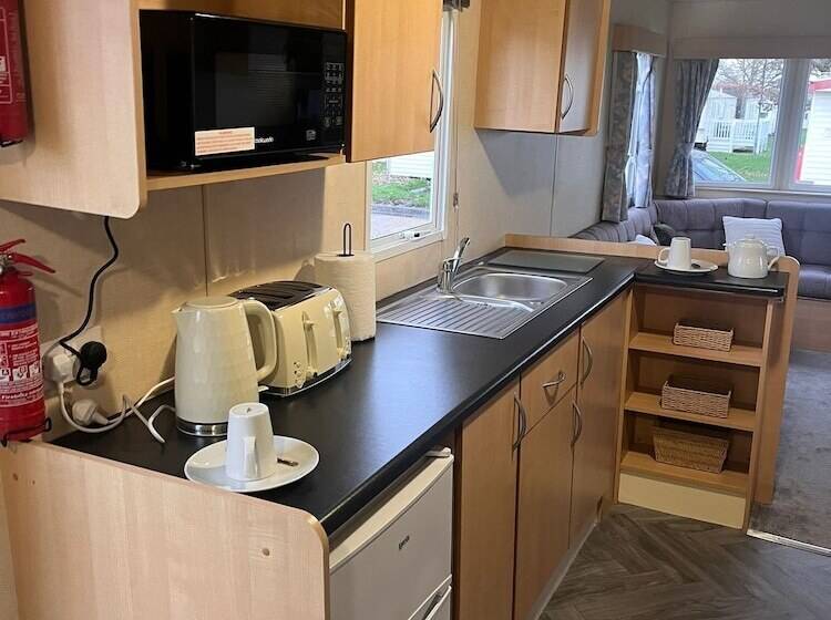 Lovely Caravan Located In An Amazing Holiday Park