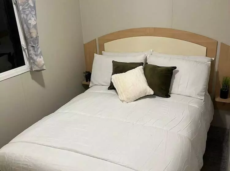 Lovely Caravan Located In An Amazing Holiday Park