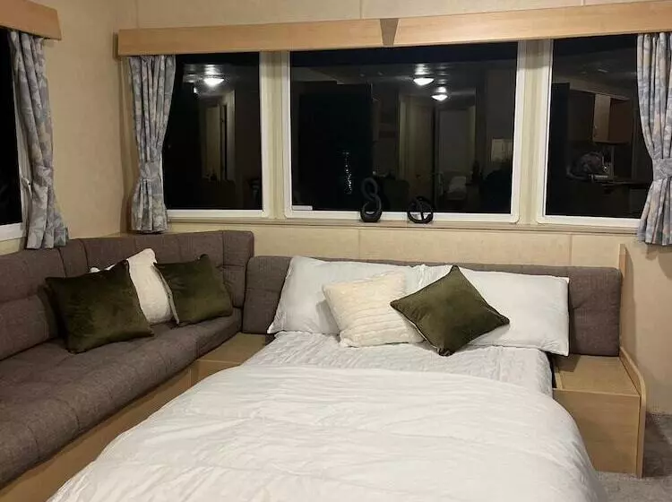 Lovely Caravan Located In An Amazing Holiday Park