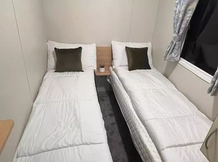 Lovely Caravan Located In An Amazing Holiday Park