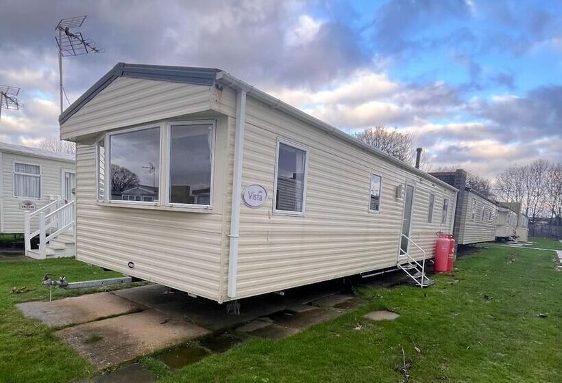 Lovely Caravan Located In An Amazing Holiday Park