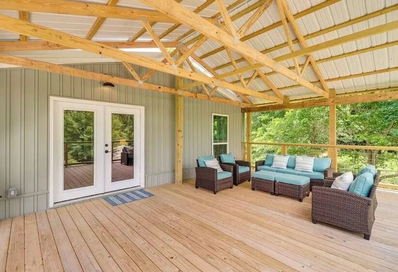 Views On 12 Acres: Ozark Mountain Cabin!