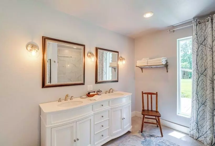 Views On 12 Acres: Ozark Mountain Cabin!