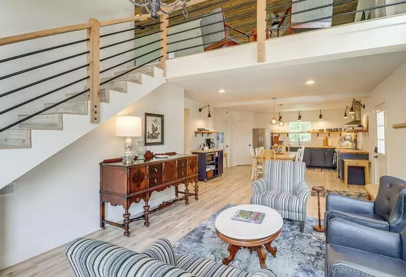 Views On 12 Acres: Ozark Mountain Cabin!