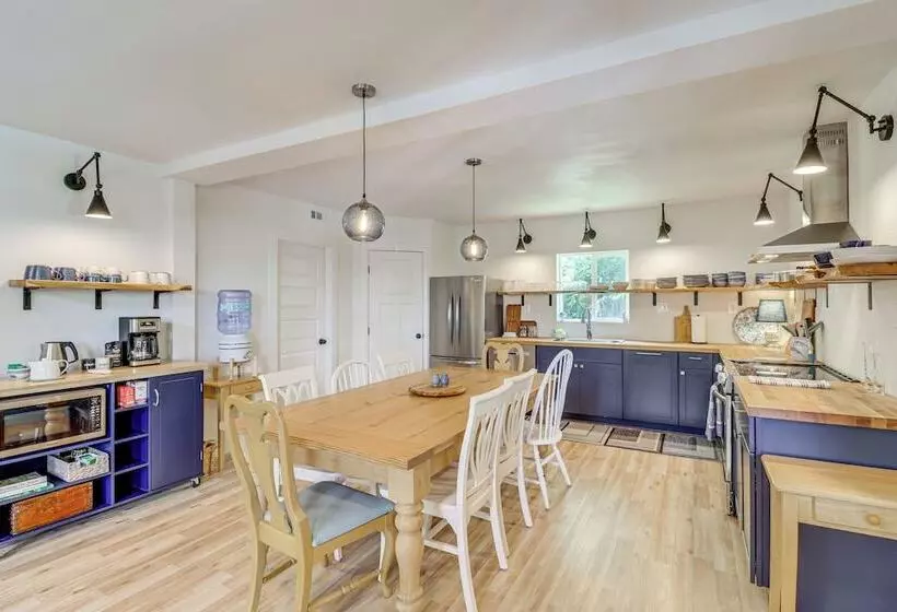 Views On 12 Acres: Ozark Mountain Cabin!