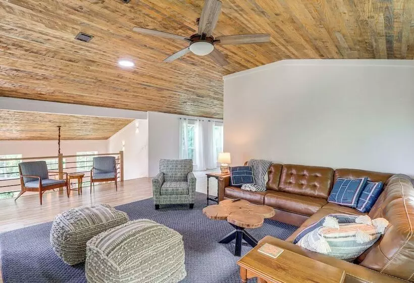 Views On 12 Acres: Ozark Mountain Cabin!