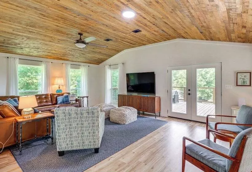 Views On 12 Acres: Ozark Mountain Cabin!