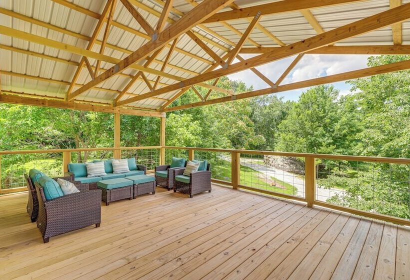 Views On 12 Acres: Ozark Mountain Cabin!