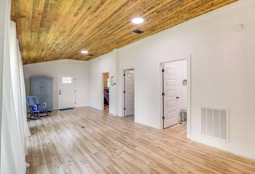 Views On 12 Acres: Ozark Mountain Cabin!