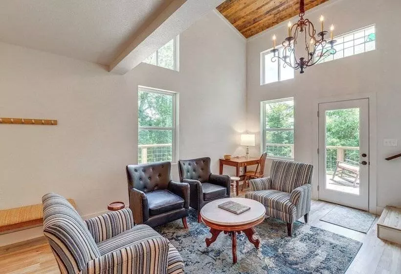 Views On 12 Acres: Ozark Mountain Cabin!