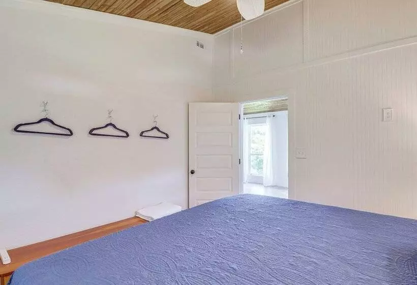 Views On 12 Acres: Ozark Mountain Cabin!