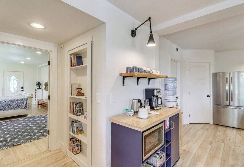 Views On 12 Acres: Ozark Mountain Cabin!