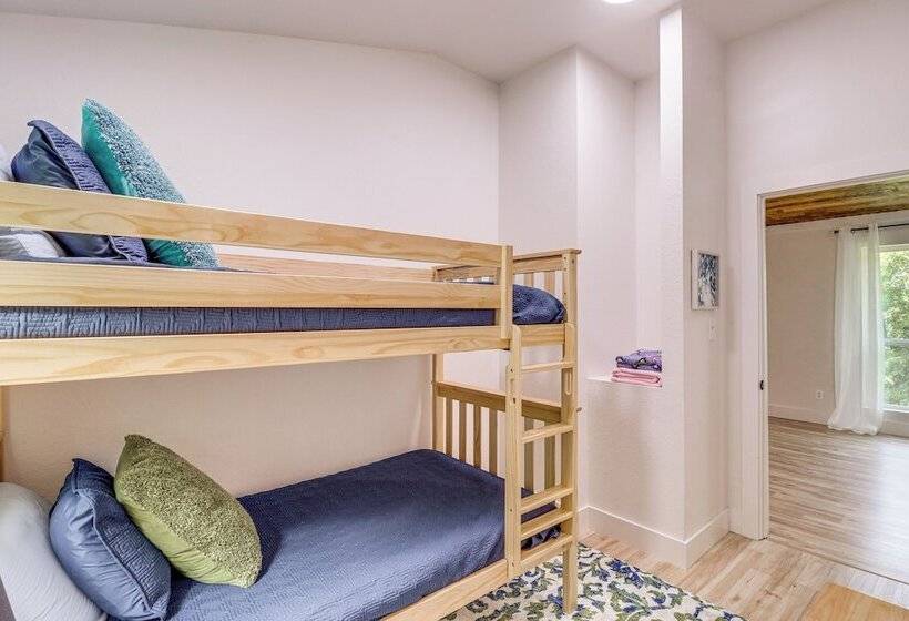 Views On 12 Acres: Ozark Mountain Cabin!