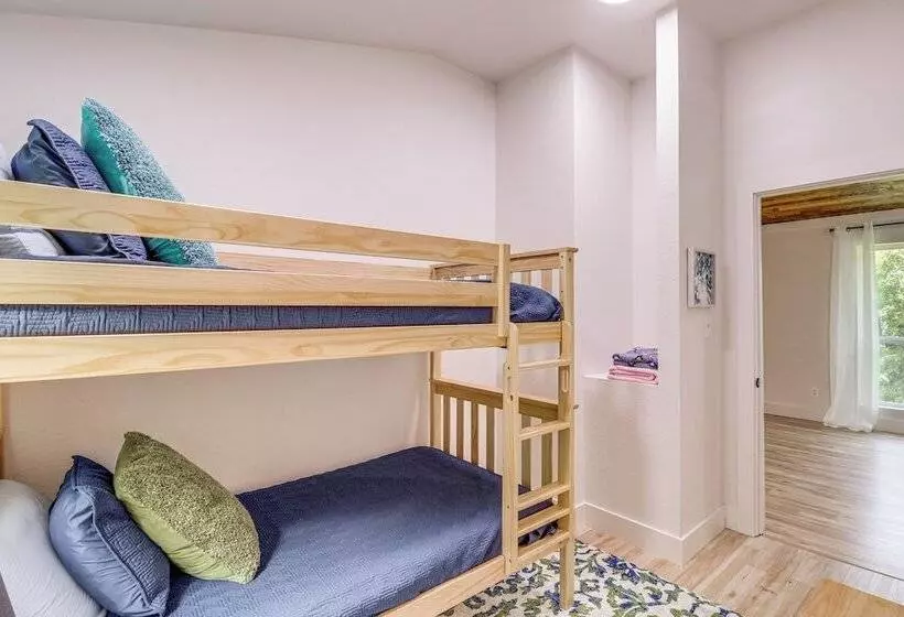 Views On 12 Acres: Ozark Mountain Cabin!