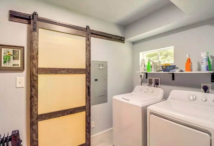 Views On 12 Acres: Ozark Mountain Cabin!