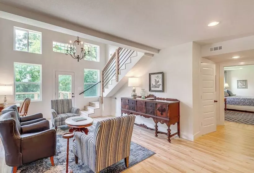 Views On 12 Acres: Ozark Mountain Cabin!