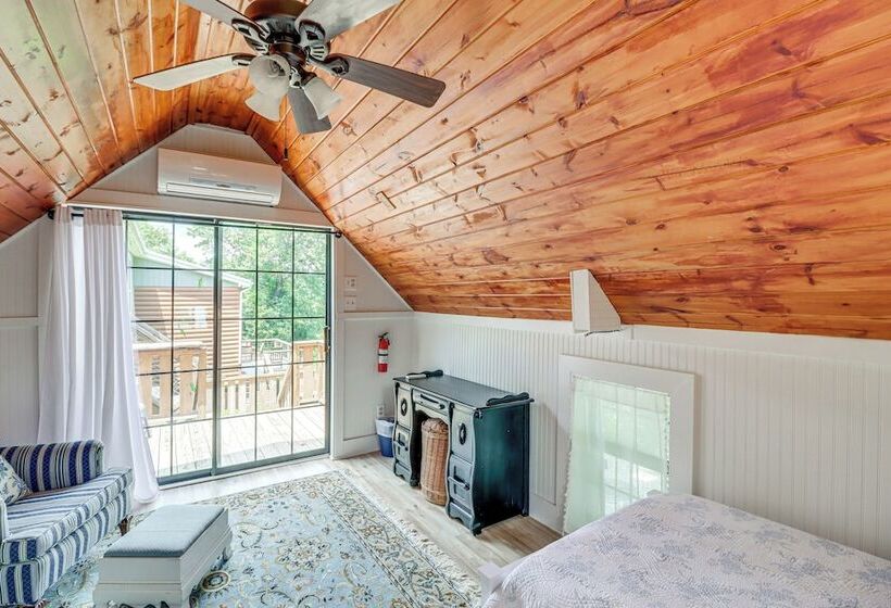 Views On 12 Acres: Ozark Mountain Cabin!