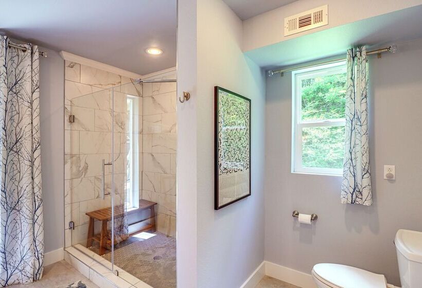 Views On 12 Acres: Ozark Mountain Cabin!