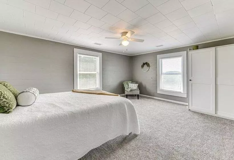 Peaceful Lenoir Home W/ Valley & Mountain Views!