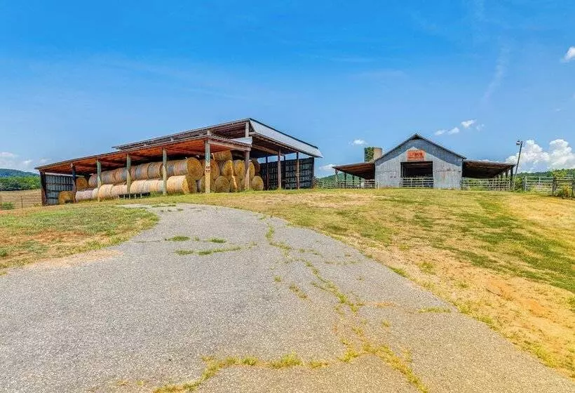 Peaceful Lenoir Home W/ Valley & Mountain Views!