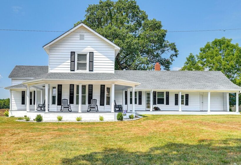 Peaceful Lenoir Home W/ Valley & Mountain Views!
