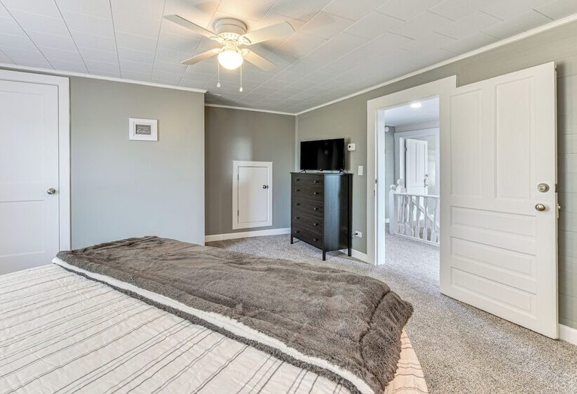 Peaceful Lenoir Home W/ Valley & Mountain Views!