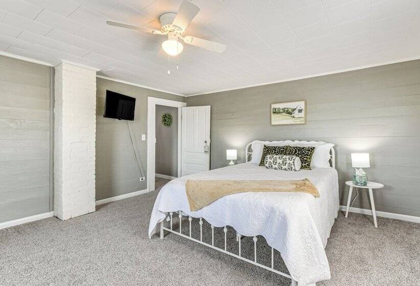 Peaceful Lenoir Home W/ Valley & Mountain Views!