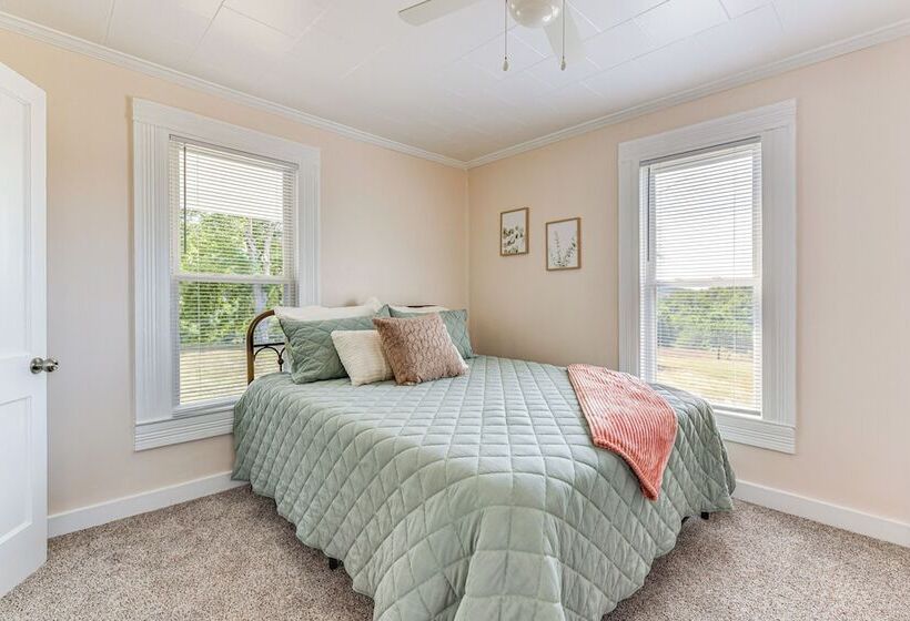 Peaceful Lenoir Home W/ Valley & Mountain Views!