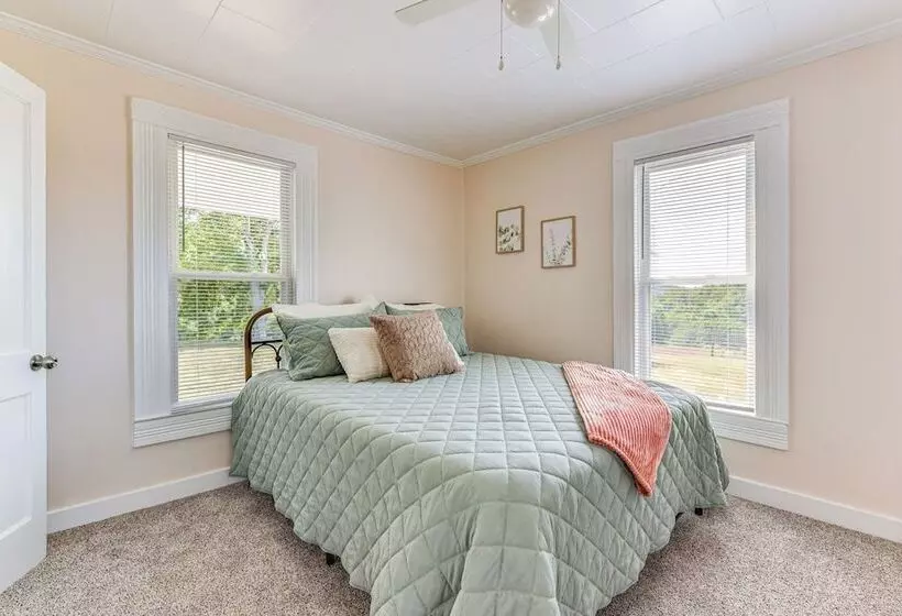 Peaceful Lenoir Home W/ Valley & Mountain Views!