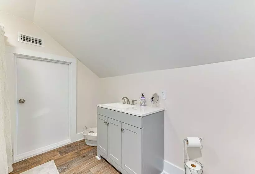 Peaceful Lenoir Home W/ Valley & Mountain Views!