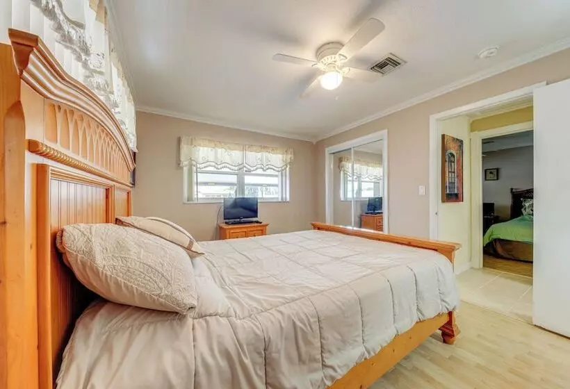 Pompano Beach Home W/ Pool & Dock ~ 4 Mi To Pier!