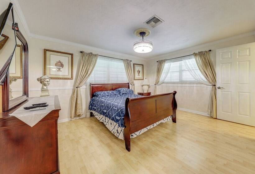 Pompano Beach Home W/ Pool & Dock ~ 4 Mi To Pier!