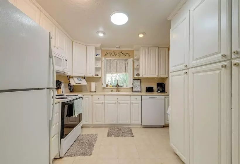 Pompano Beach Home W/ Pool & Dock ~ 4 Mi To Pier!