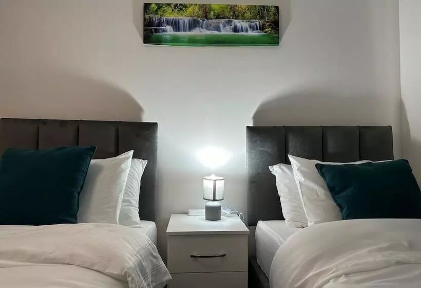 اقامتگاه Affluent Living Apartment Perfect For Contractors