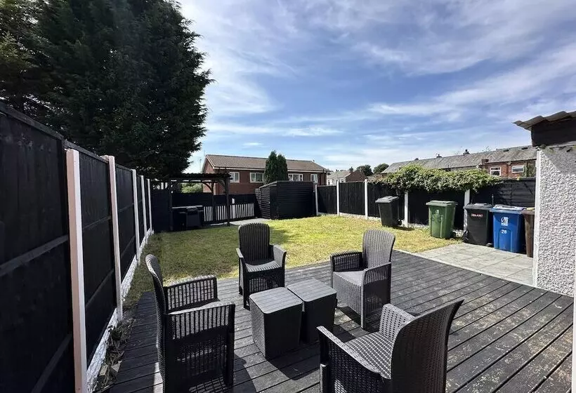 اقامتگاه Affluent Living Apartment Perfect For Contractors