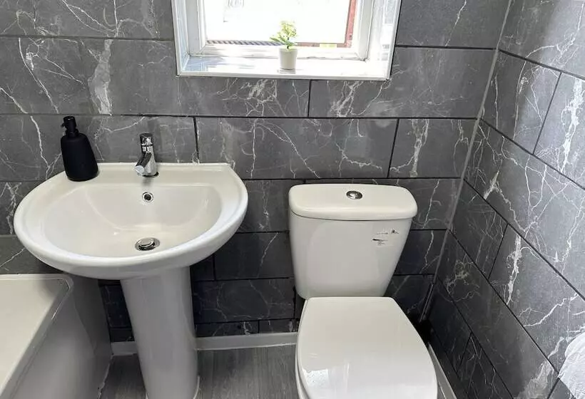 اقامتگاه Affluent Living Apartment Perfect For Contractors