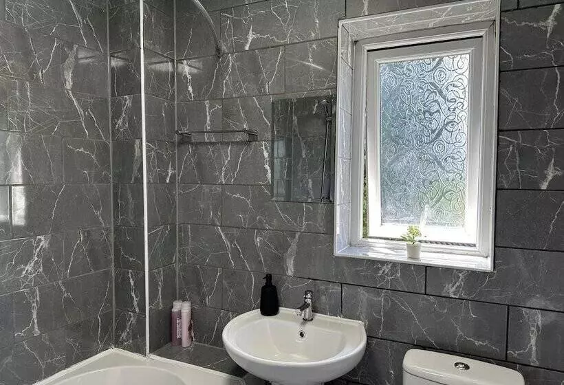 اقامتگاه Affluent Living Apartment Perfect For Contractors