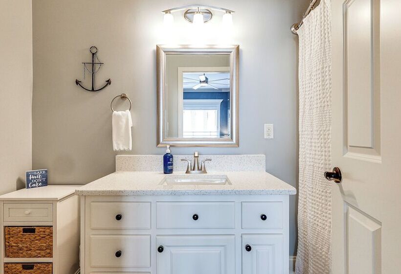 Waterfront Bliss: Wheeler Lake Retreat W/ Dock!