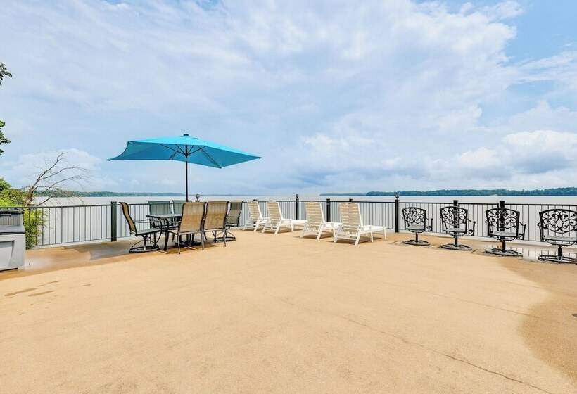 Waterfront Bliss: Wheeler Lake Retreat W/ Dock!