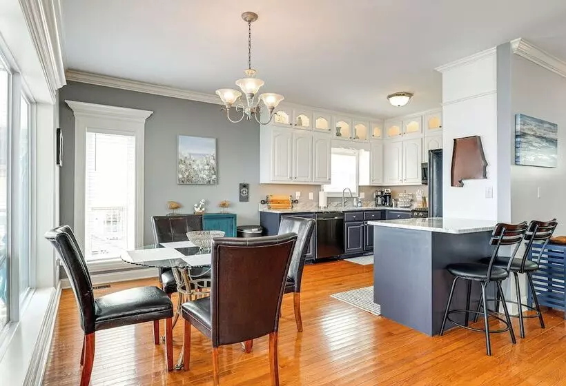 Waterfront Bliss: Wheeler Lake Retreat W/ Dock!