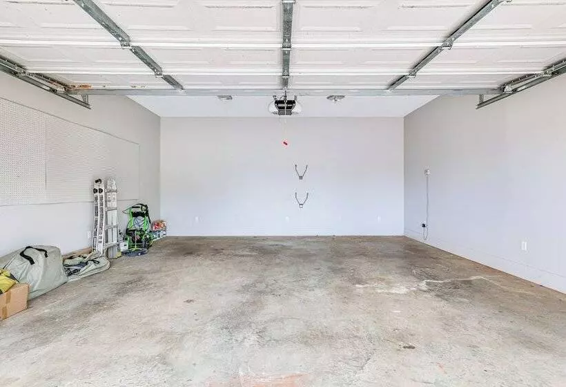 Waterfront Bliss: Wheeler Lake Retreat W/ Dock!