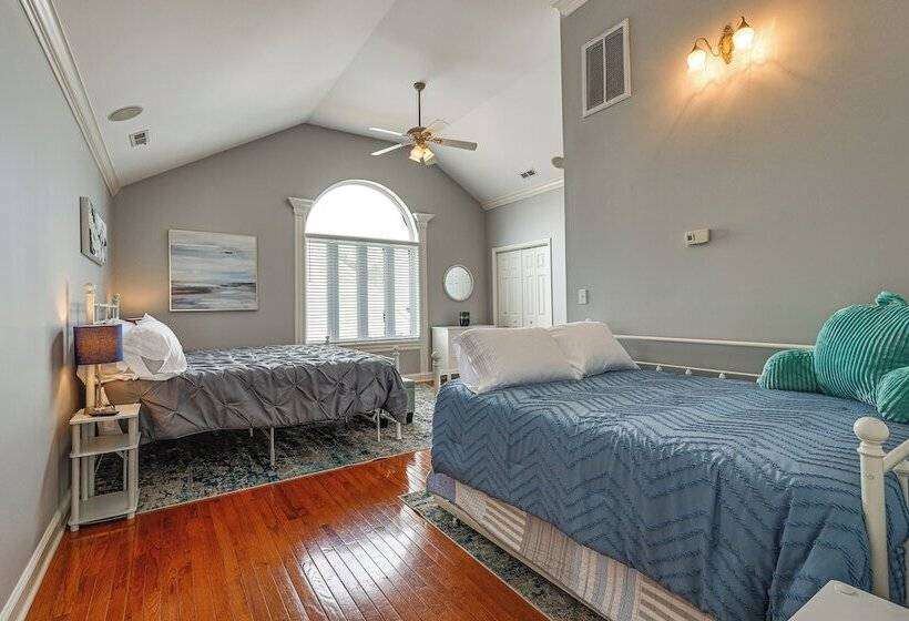 Waterfront Bliss: Wheeler Lake Retreat W/ Dock!