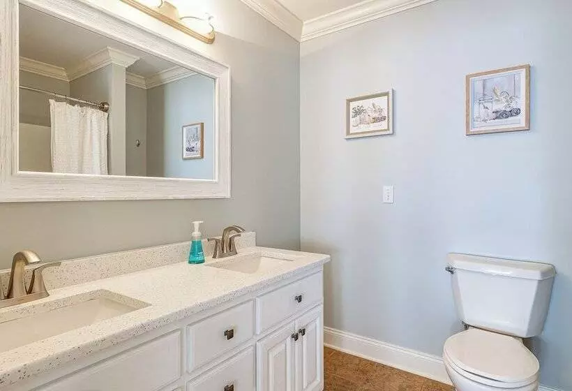 Waterfront Bliss: Wheeler Lake Retreat W/ Dock!