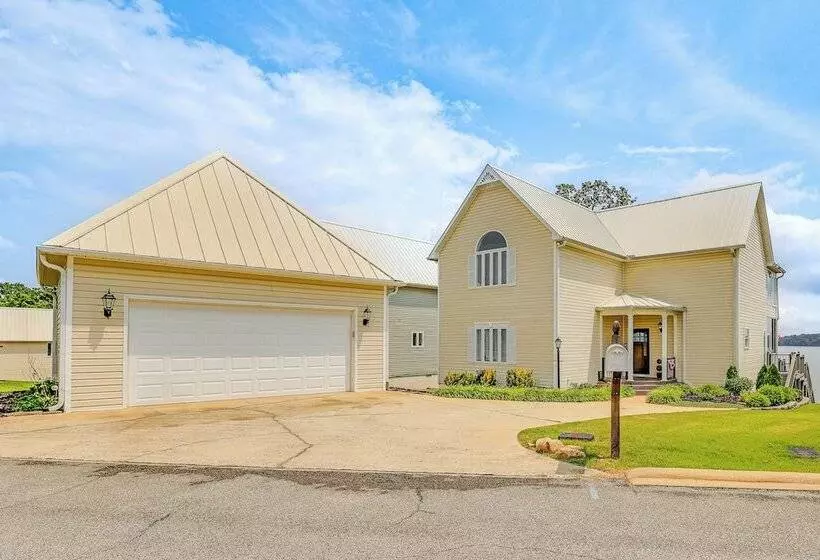 Waterfront Bliss: Wheeler Lake Retreat W/ Dock!