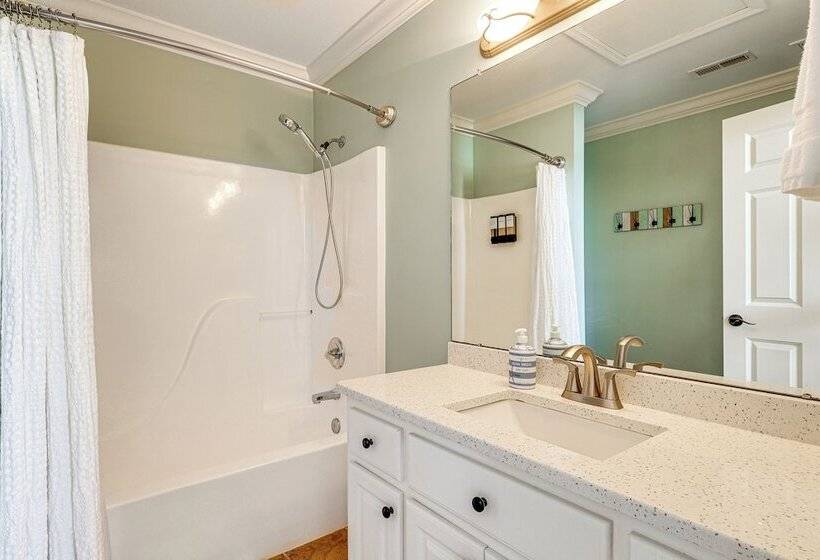 Waterfront Bliss: Wheeler Lake Retreat W/ Dock!