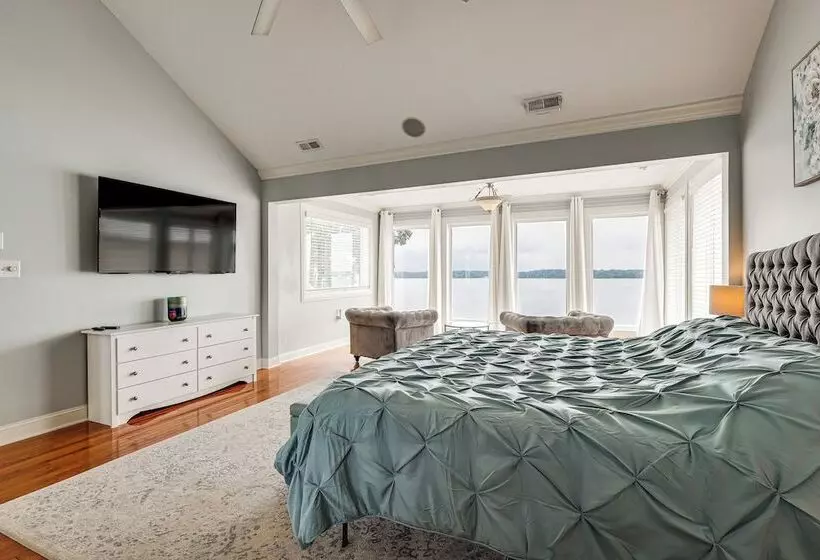 Waterfront Bliss: Wheeler Lake Retreat W/ Dock!