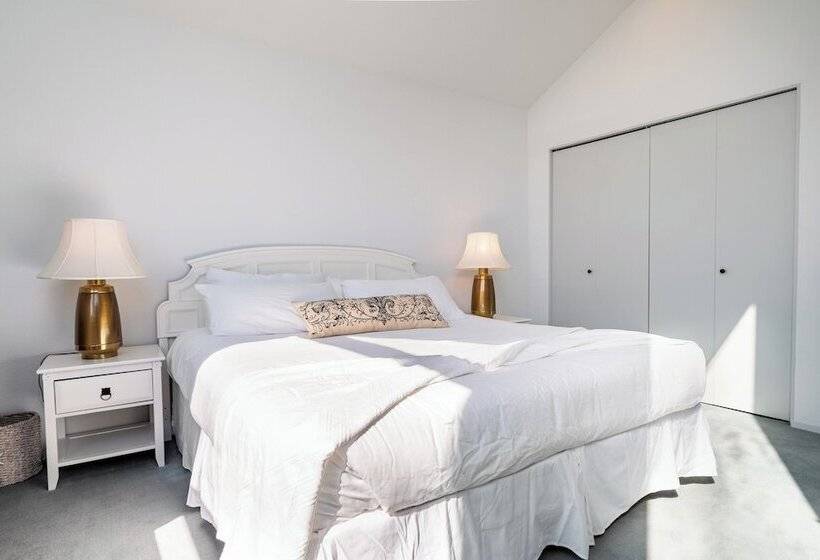 Beachcomber S Bliss By Avantstay Steps To The Beach Ocean Views